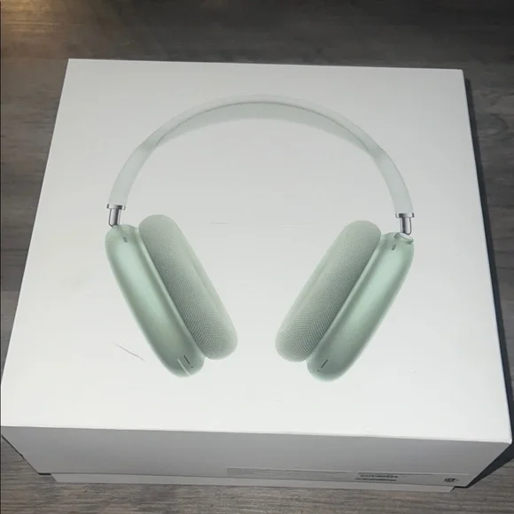 Apple Airpods Max in Green - Picture 4 of 4